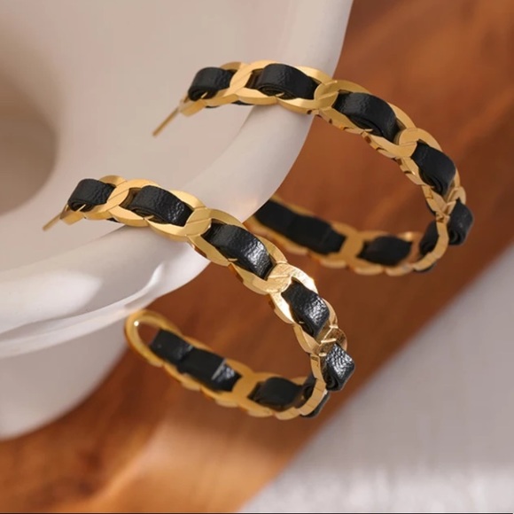 🖤Gold plated leather hoop earrings
